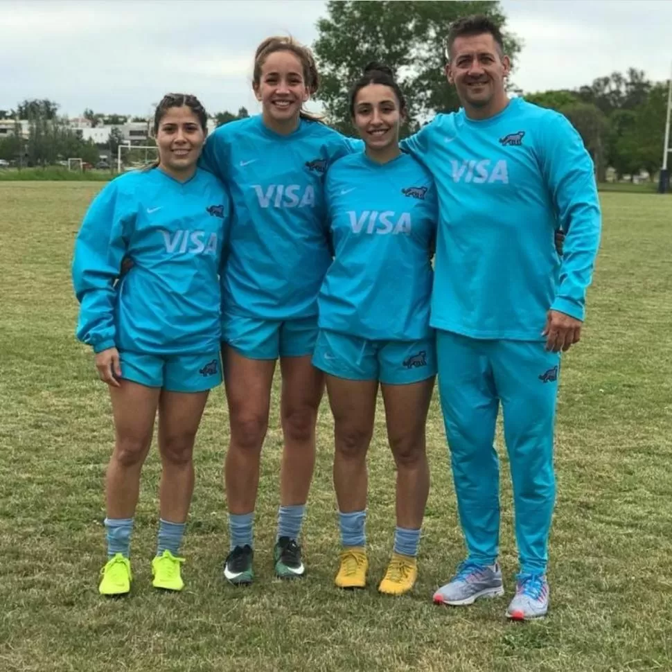  TUCUMANOS. Agostina Campos Ruiz (Cardenales), Andrea Moreno (Alberdi Rugby), Florencia Moreno (Aguará Guazú) y Emilio Valdez (Universitario, entrenador).