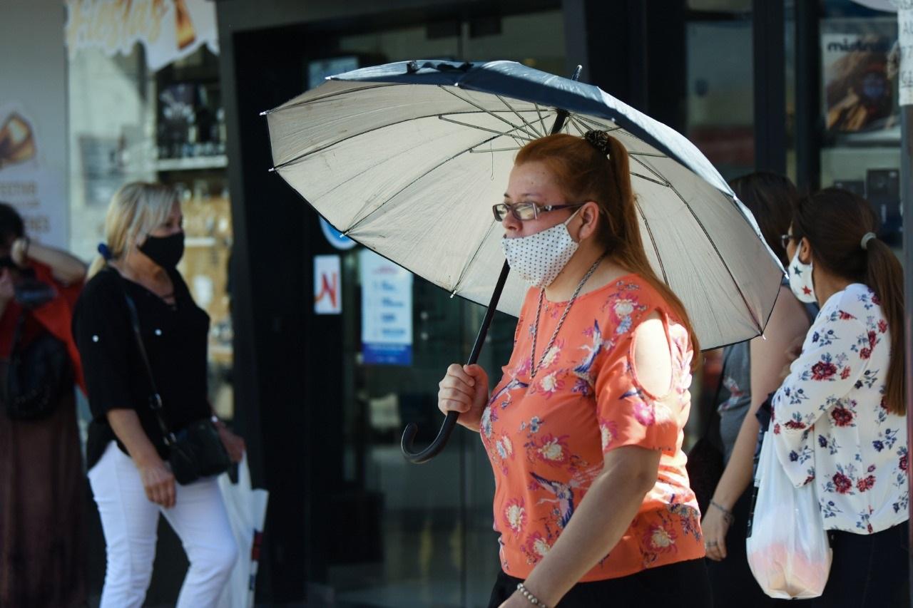 Un horno: el calor en Tucumán pone a prueba el barbijo 