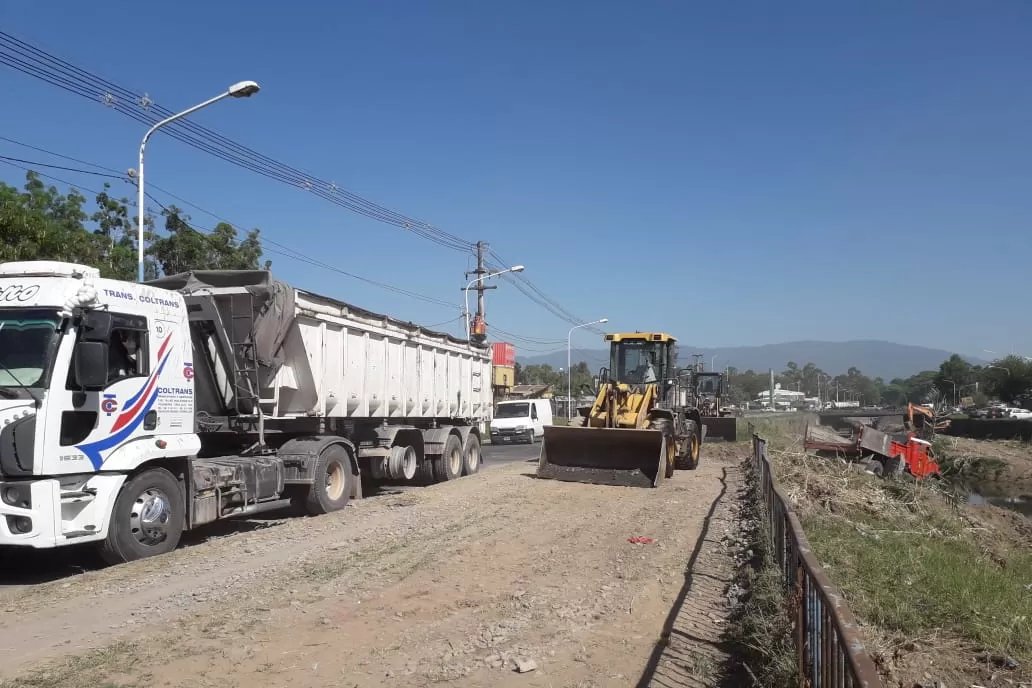 Obras municipales: limpian el canal Sur y la zona Norte   