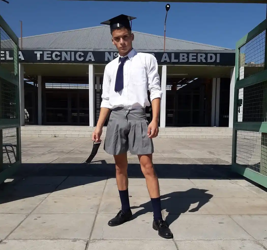 EL DÍA DE LA ENTREGA DE DIPLOMAS. Luis Villafañe adjuntó esta foto a un texto en el que relató su vivencia en Facebook.