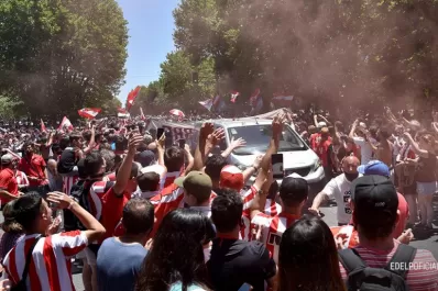 El último adiós: multitudinaria despedida a Sabella