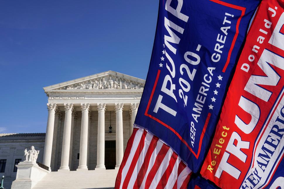 RECLAMO. “Trumpistas” piden a la Corte no admitir el triunfo de Biden.