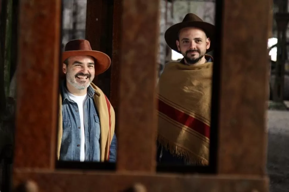 TEMAS CONOCIDOS. La última producción de La Yunta remite al clima de los encuentros familiares, con rondas de canciones folclóricas populares. 