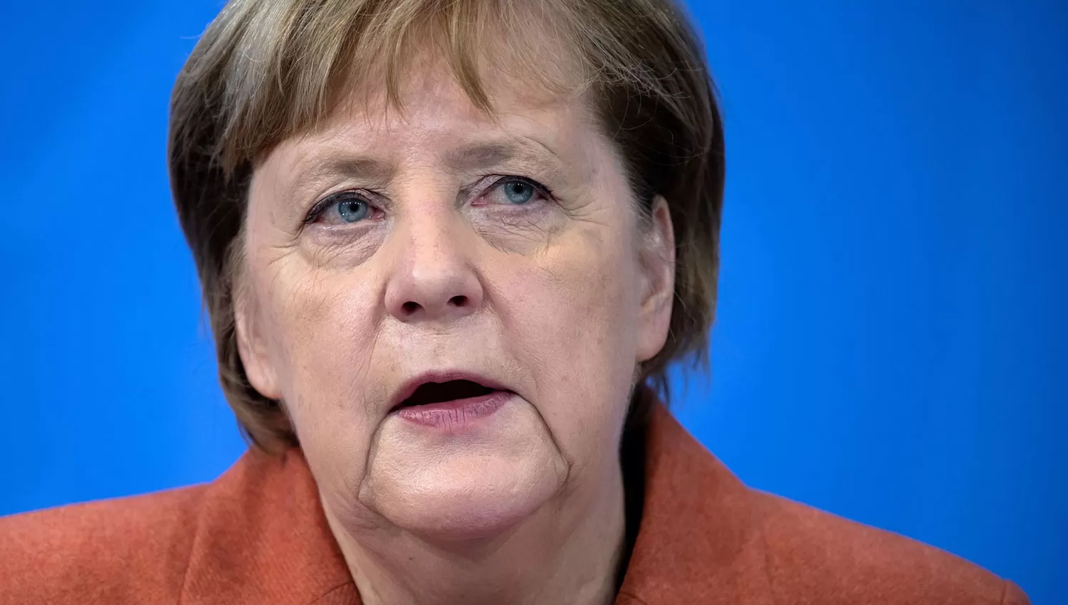 EN CONFERENCIA. Angela Merkel confirmó la nueva cuarentena en Alemania.