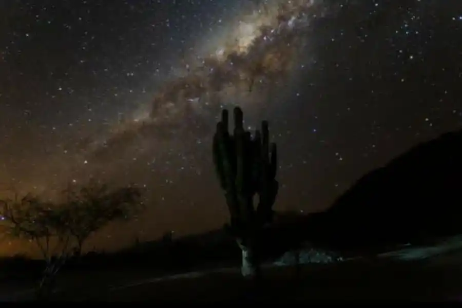 FENÓMENO SOLAR. Hacia el mediodía de mañana se producirá un eclipse total de Sol, y el fotógrafo Carlos di Nallo se encuentra en la Patagonia para registrarlo.