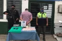 Atraparon a un joven que robó carteras y celulares de mujeres, en La Bombilla