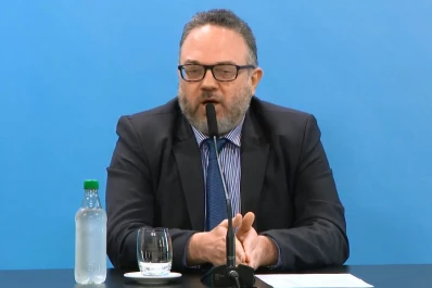 Kulfas apuntó contra los bancos: están muy acostumbrados a pescar dentro de la pecera”