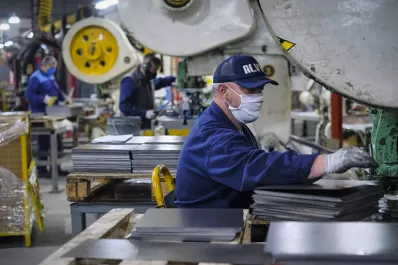 La actividad industrial creció 4,5% y la construcción 6,2% interanual en noviembre