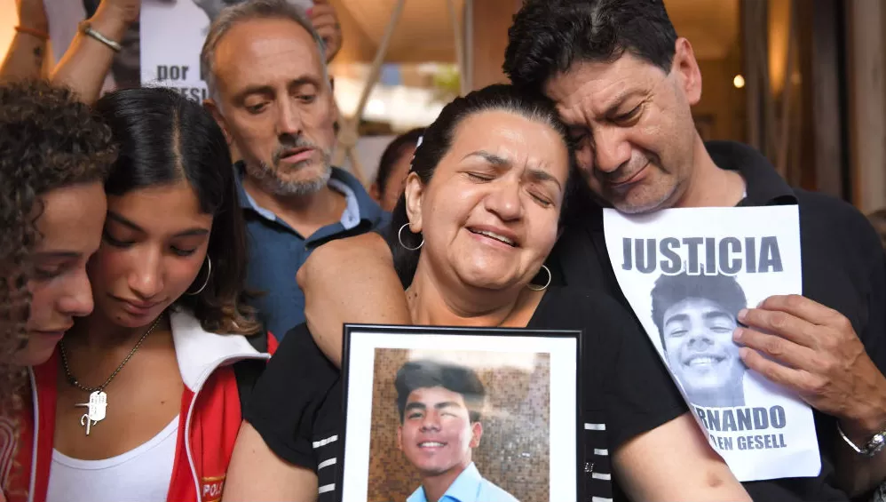 SOLICITUD. La familia de Báez Sosa pidió que vayan a juicio nueve de los rugbiers que patotearon a Fernando.