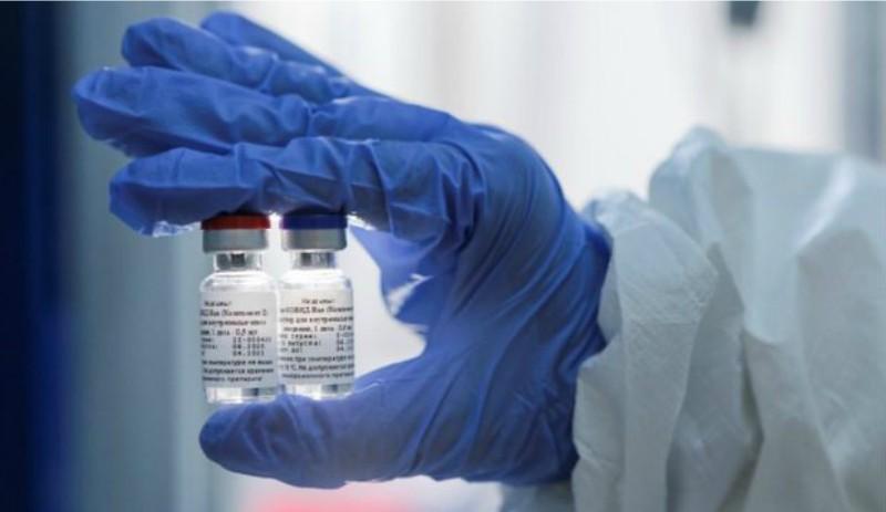 Vizzotti: se están terminando los pasos para aprobar la vacuna rusa en mayores de 60
