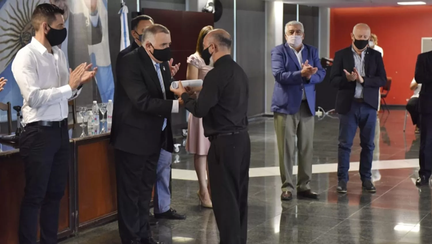 RECONOCIMIENTO. Jaldo encabezó al ceremonia de esta mañana.