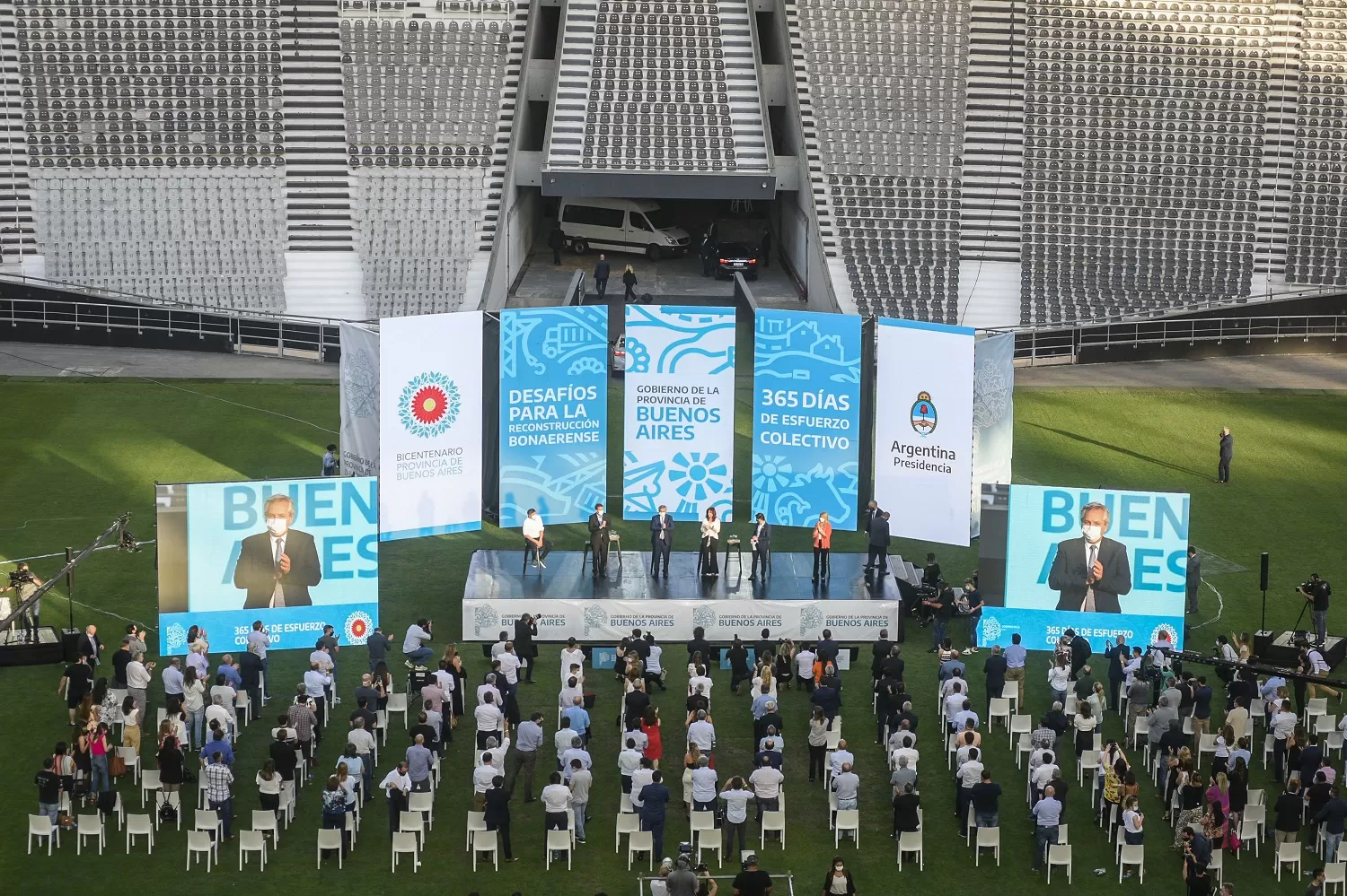 ACTO. La ceremonia en la que se anunció el cambio del nombre del estadio platense. TÉLAM 