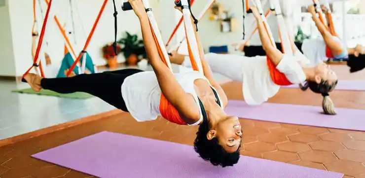 Aeroyoga o cómo meditar suspendidode un columpio