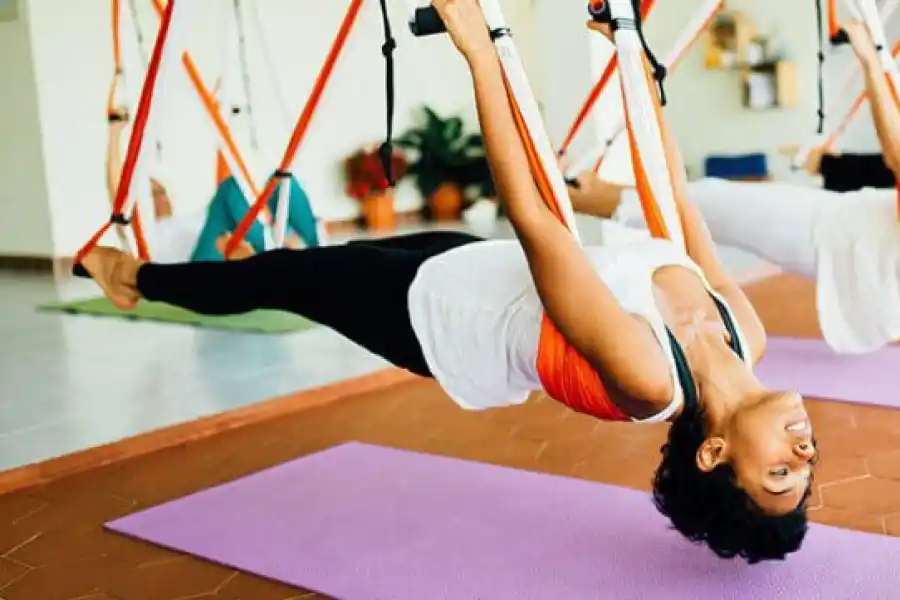 Aeroyoga o cómo meditar suspendidode un columpio