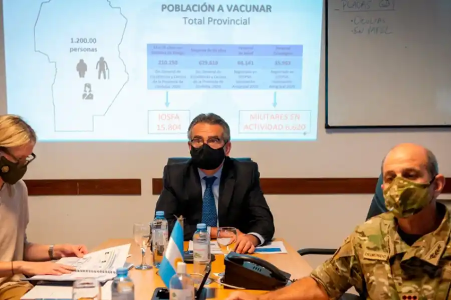 El ministro de Defensa corrdinó con representantes de las Fuerzas Armadas la participación en la campaña.