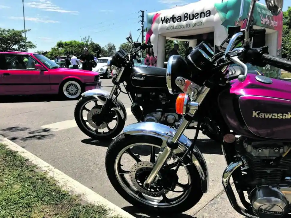 IMPONENTES. Dos de las motos más admiradas por los asistentes a la muestra.