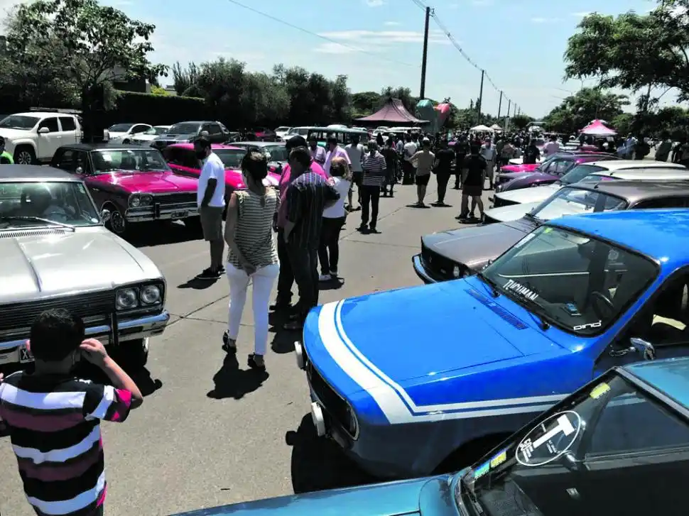 GRAN AFLUENCIA DE PÚBLICO. Al aire libre, participaron unas 4.000 personas.