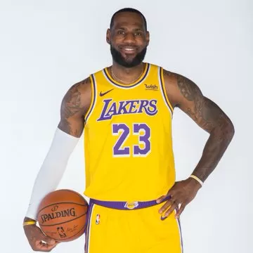 MARCA LA DIFERENCIA. LeBron James es la carta ganadora del campeón, Los Angeles Lakers. 