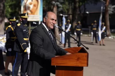 El gobernador garantizó que, pese a la crisis, la Provincia afrontará los sueldos de los estatales