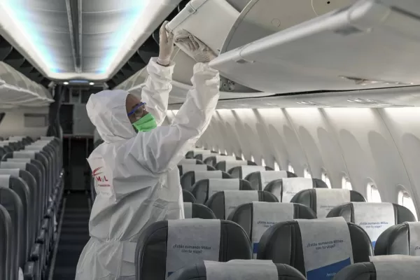 Aerolíneas Argentinas traslada más vuelos de Aeroparque a Ezeiza por personal con coronavirus