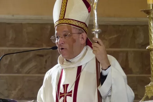 Mendoza: un cura párroco agredió a golpes a un obispo durante una reunión