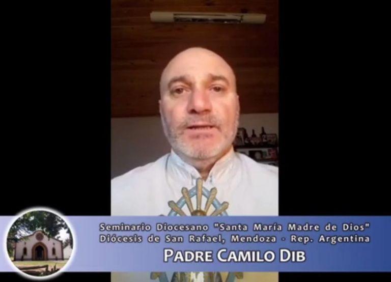 SUSPENDIDO. El cura párroco Camilo Dib.