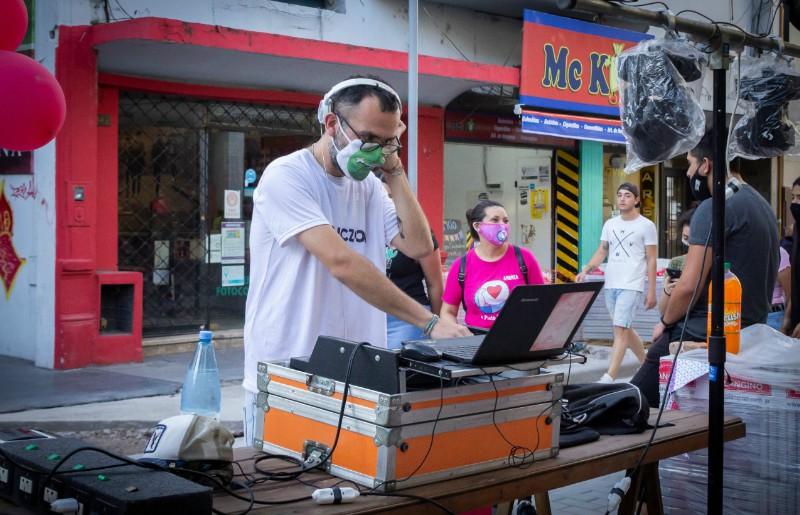 Navi-dar remix: DJ's invaden el microcentro en una acción solidaria