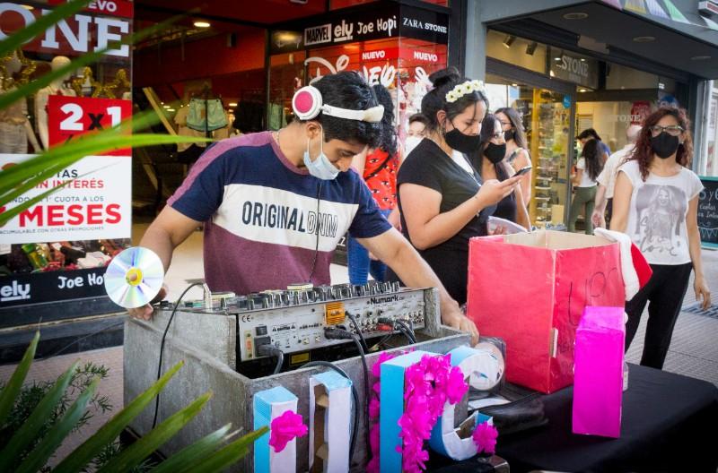 Navi-dar remix: DJ's invaden el microcentro en una acción solidaria