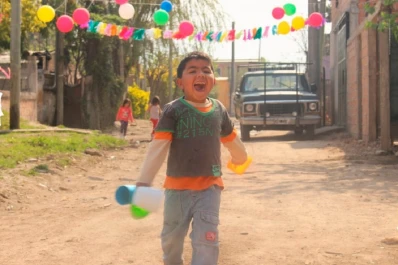 Por los chicos de los barrios populares, colectan juguetes en Tucumán
