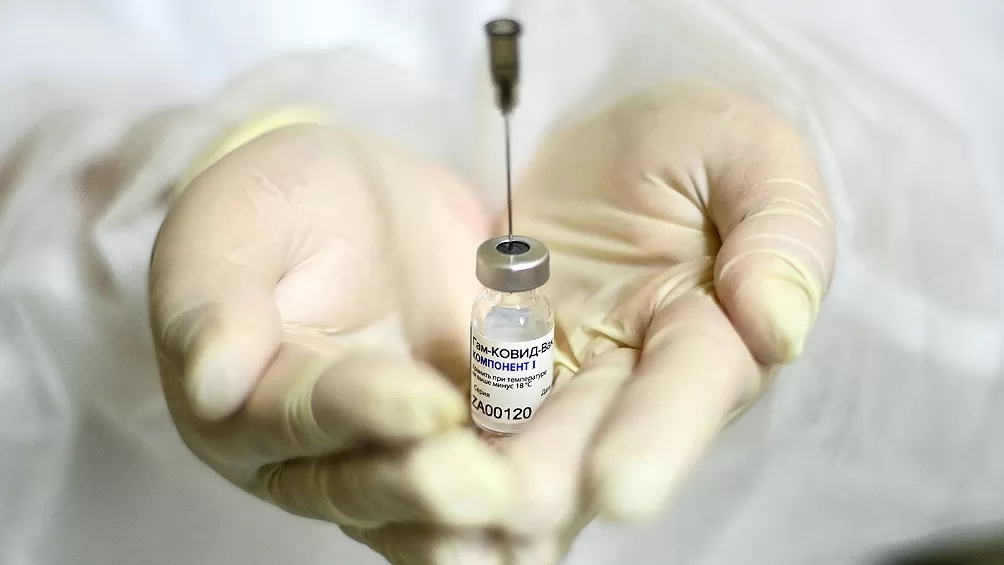 Rusia produce 3,5 millones de vacunas al mes y confirma que no producen efectos adversos