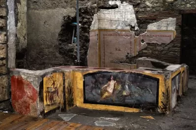 Una vieja tienda de comida en los restos de Pompeya