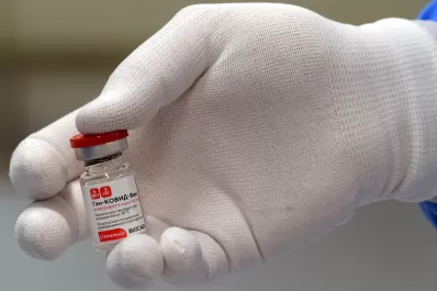 Fernández defendió el inicio de la vacunación y pidió no dejarse llevar por una guerra comercial