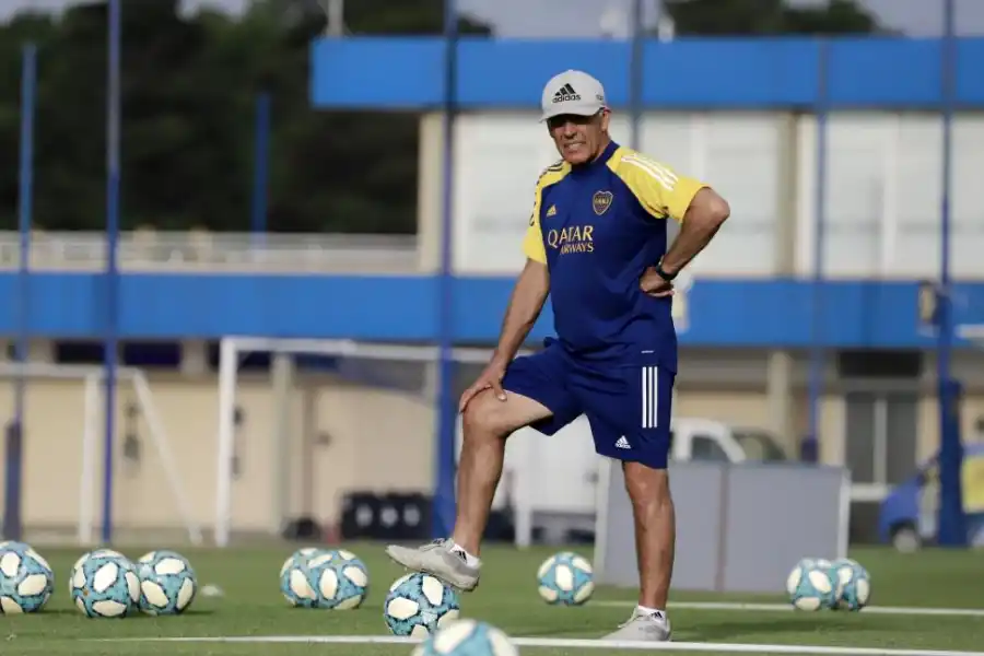 ¿PODRÁ CORTAR LA RACHA? Miguel Russo llegó a Boca con un solo objetivo, volver a levantar un titulo internacional, aunque también es protagonista en la copa local. 