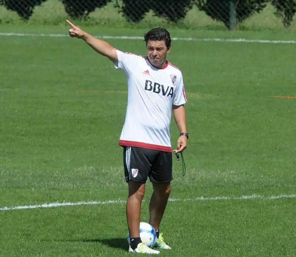 En la antesala del clásico, Boca y River empiezan a definir su futuro en el torneo local 