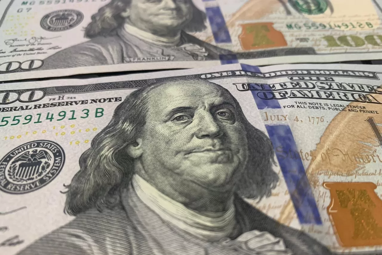 El dólar blue arrancó la semana con semana y se negocia en $ 164