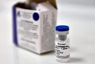 Estudian si combinando la vacuna de Oxford con la Sputnik V puede generarse inmunidad por dos años