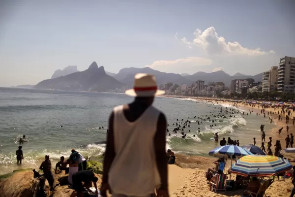 Para prevenir contagios, Río de Janeiro bloqueará el acceso a sus playas en la noche del 31