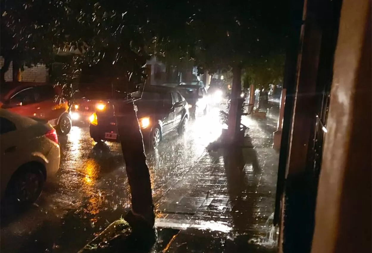 La tormenta dejó más de 30.000 hogares tucumanos sin luz