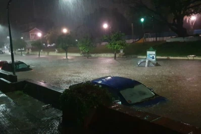 Tras arrasar la ciudad, la lluvia deja sustos y daños