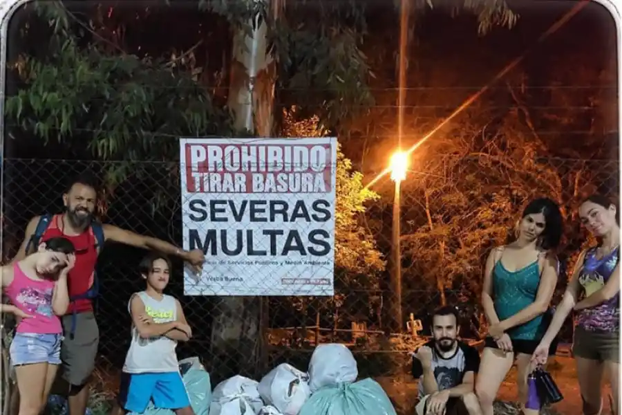 EN HORCO MOLLE. El grupo “SOS Tierra” se encargó del sendero del funicular.