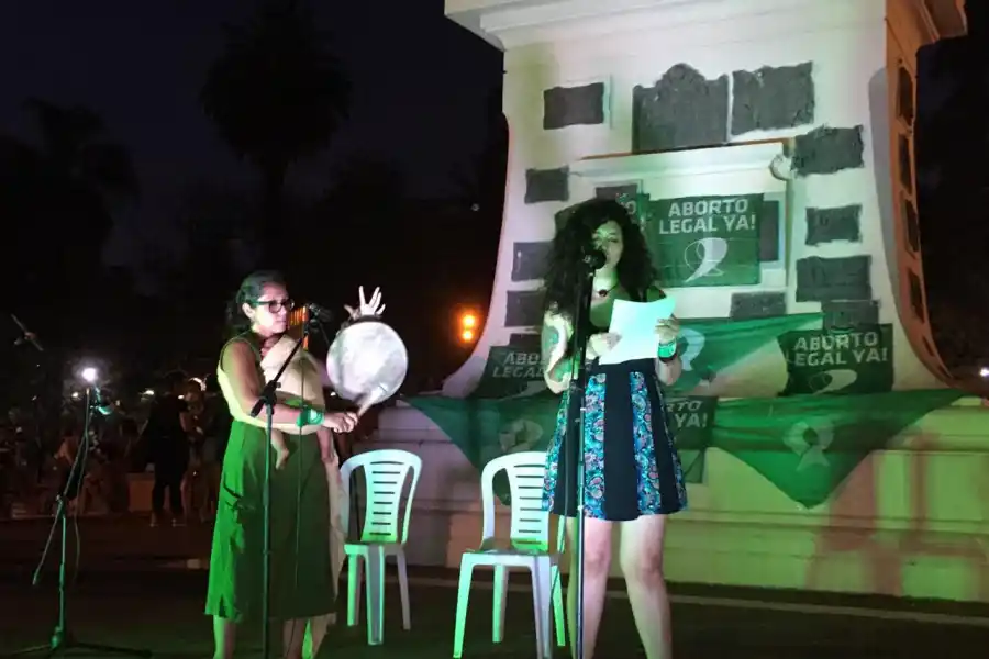 Vigilia en apoyo a la legalización del aborto en la plaza San Martín
