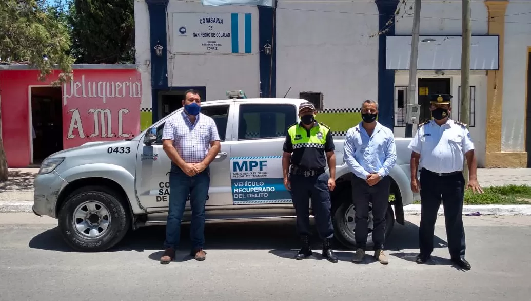ENTREGA. La comisaría de San Pedro de Colalao cuenta con un nuevo vehículo, recuperado del delito.