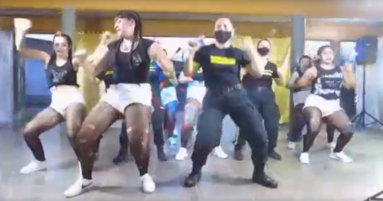 Presas y agentes grabaron una coreografía en la cárcel para un concurso de baile