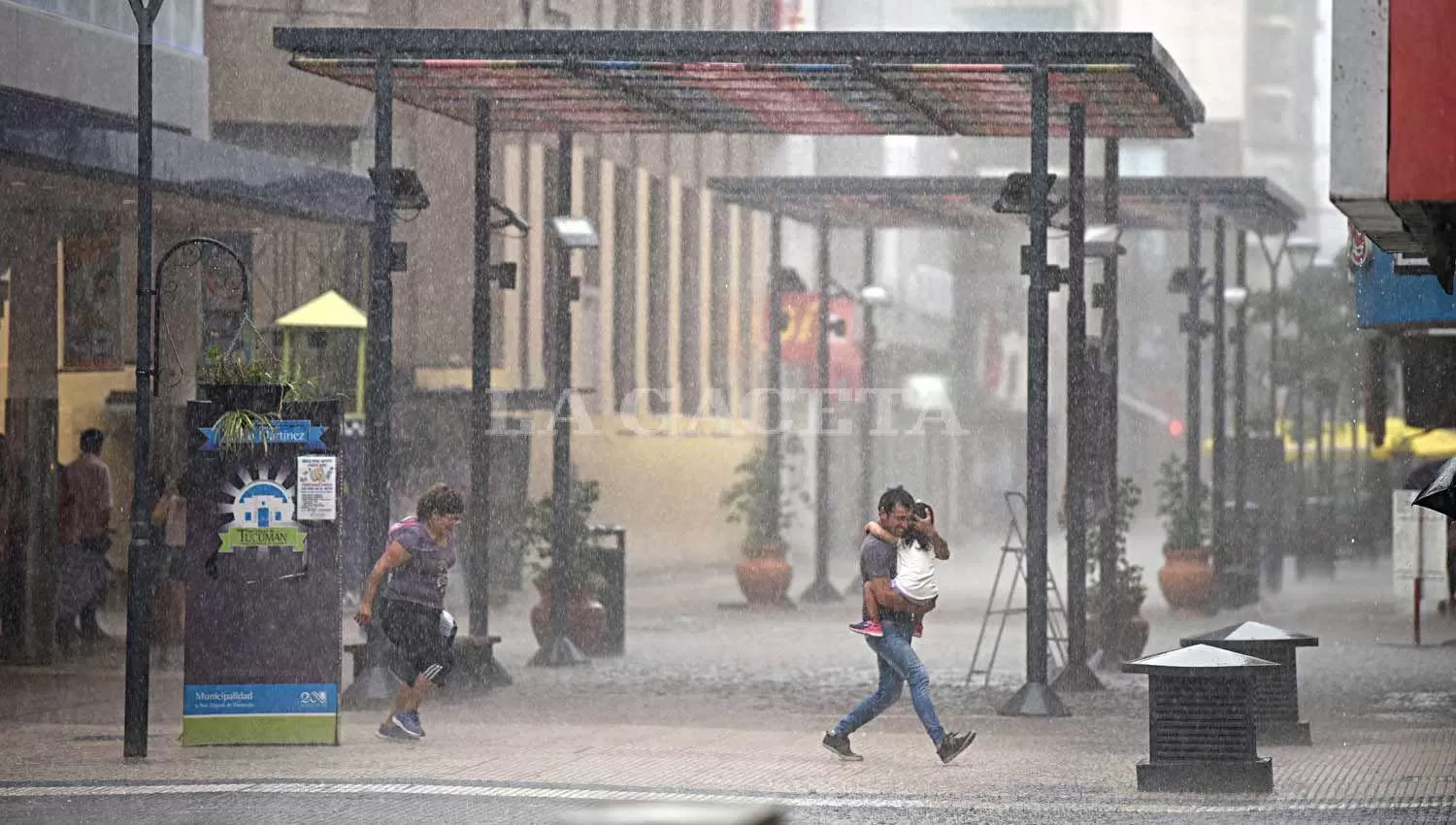 CUIDADO. Los servicios de meteorología pronosticas fuertes tormentas desde las 17.