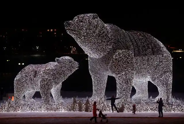 MOSCÚ. Los osos polares son el símbolo de la llegada de las fiestas rusas.  