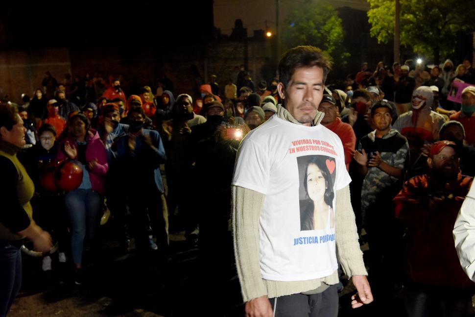 JUSTICIA. El padre de Abigail Riquel, tras el crimen brutal de su hija.