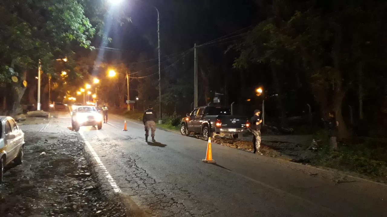 La Policía realizó controles en distintos puntos de Yerba Buena