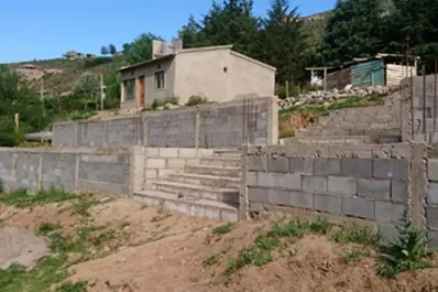 Denuncian transgresiones a la restricción de construir en el cerro El Pelao