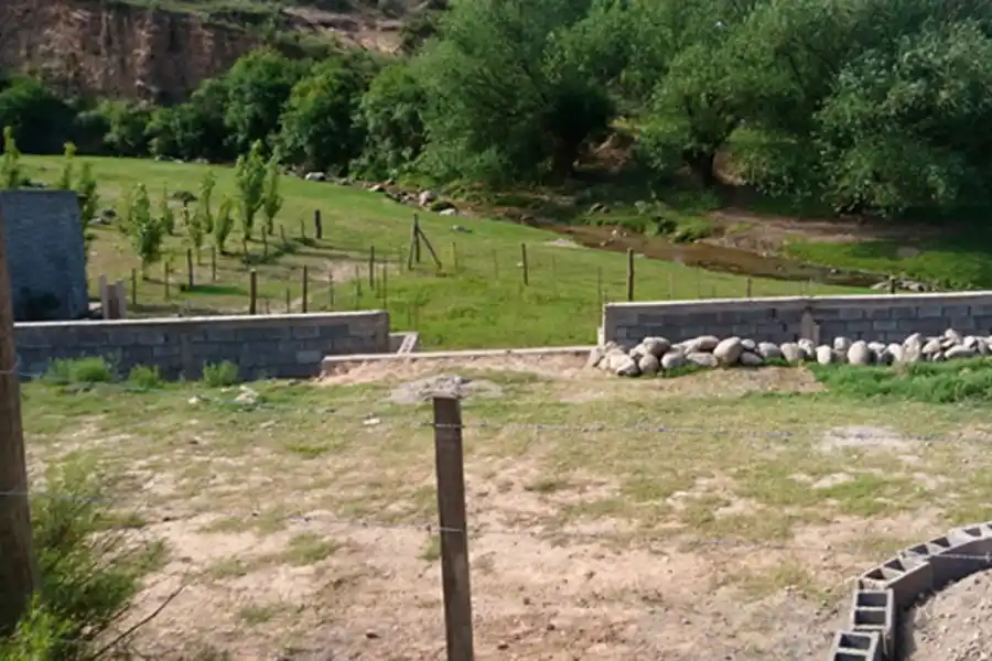 CAMINO DIFICULTOSO. El acceso al arroyo Los Morales quedó limitado por esta vía. 