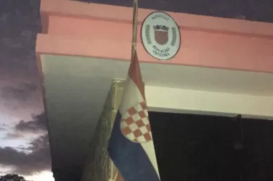 En Tucumán, el Consulado de Croacia colocó su bandera a media asta para recordar a las víctimas del terremoto